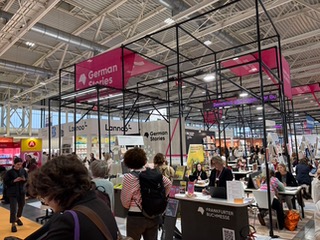 Viele deutsche Verlage sind nur am Deutschen Gemeinschaftsstand vertreten und haben keinen eigenen Stand wie in Frankfurt